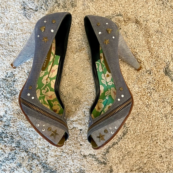 Marc by Marc Jacobs denim peep toe heels embellishment. Size 40 US 9.5-10 - Picture 5 of 7